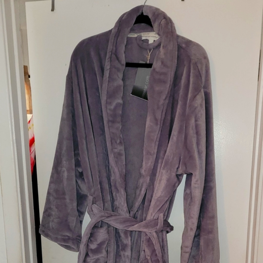Robe - Picture 1 of 1